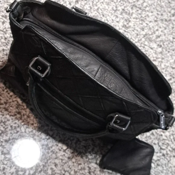 Ameri leather Black & White leather Handbag With Flowers And Diamonds - Picture 7 of 15